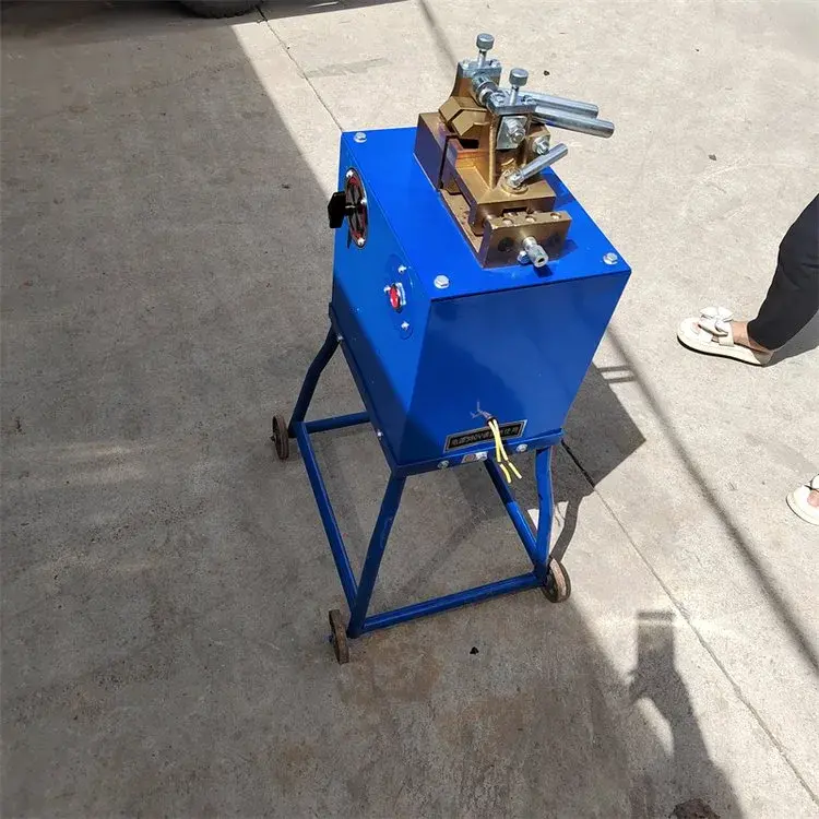 Wire connector butt welder Wire connector butt welder